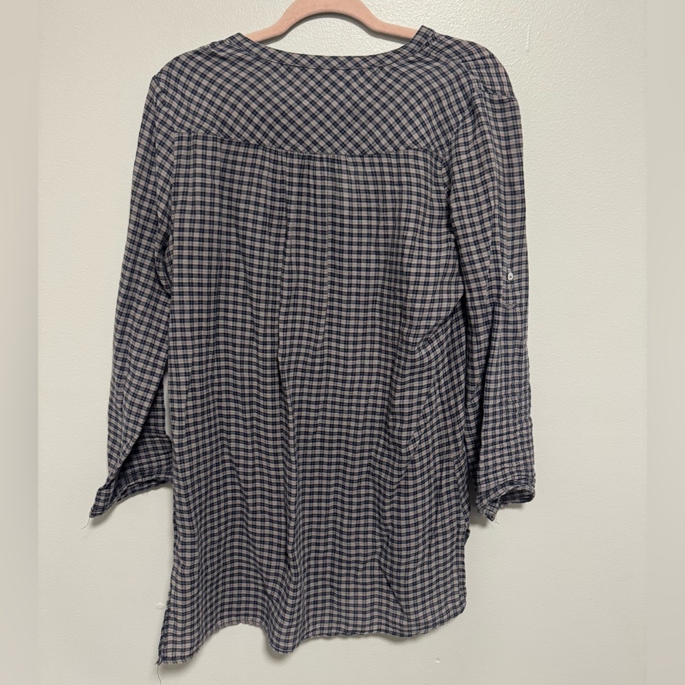 Zara Basic V-Neck Buttoned Flannel - image 3